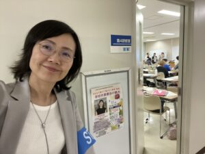 スタッフの腕章をして受付をお手伝いしました。